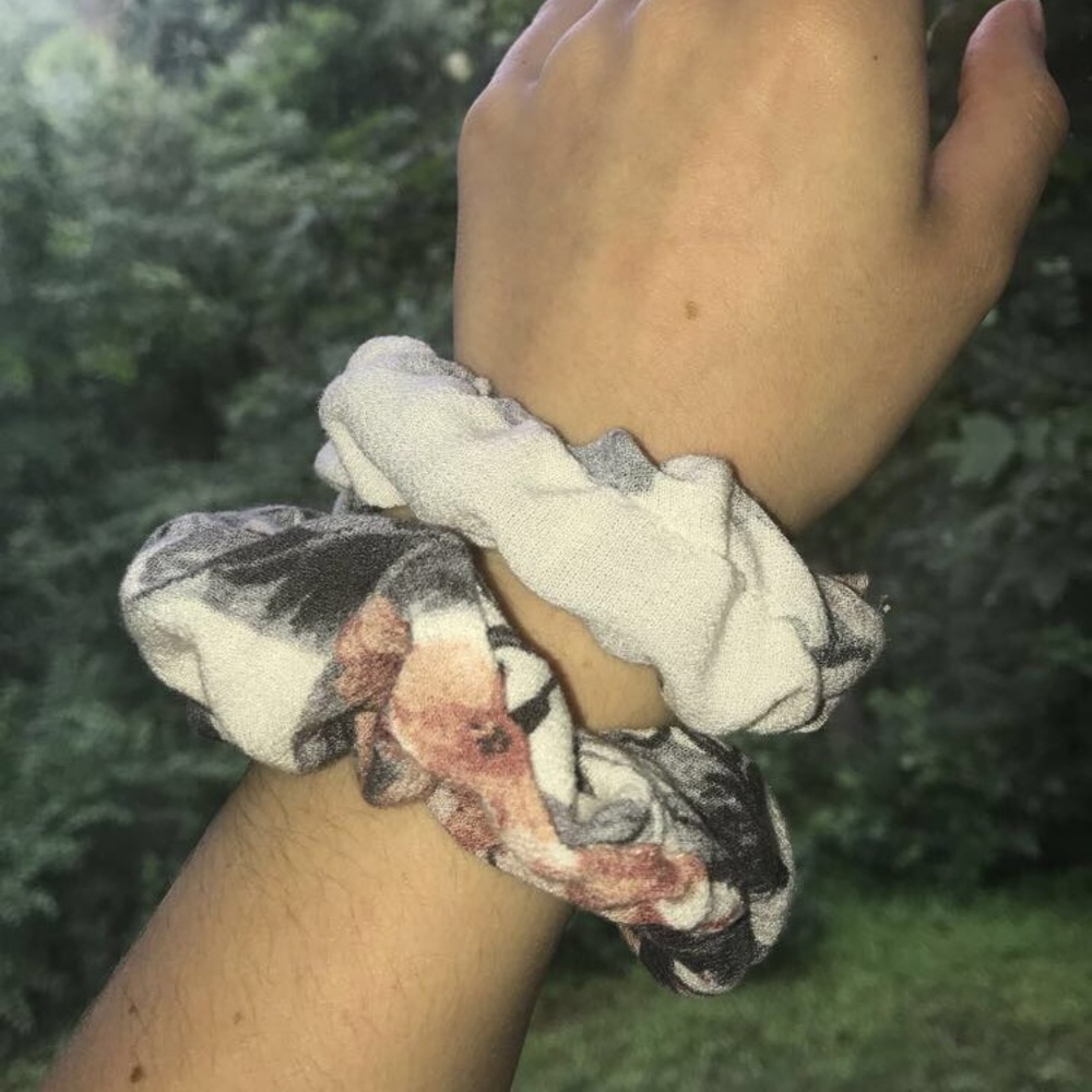 Blossom Scrunchie Set🌺🌻